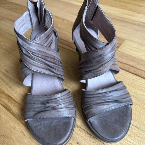 Bussola Taupe Brown Leather Strappy Wedge Heel Sandal - Picture 2 of 6